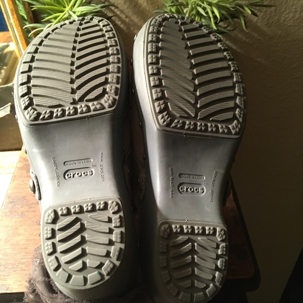 Crocs Size 8 - image 5